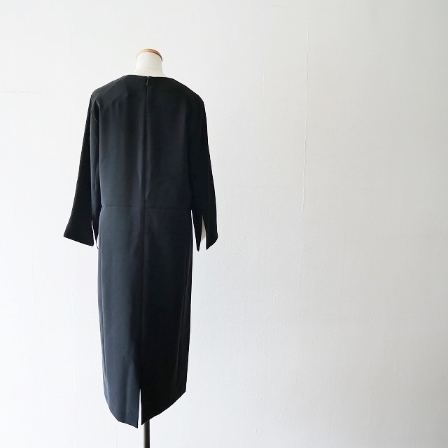 REYC　V-neck I-line Dress ３